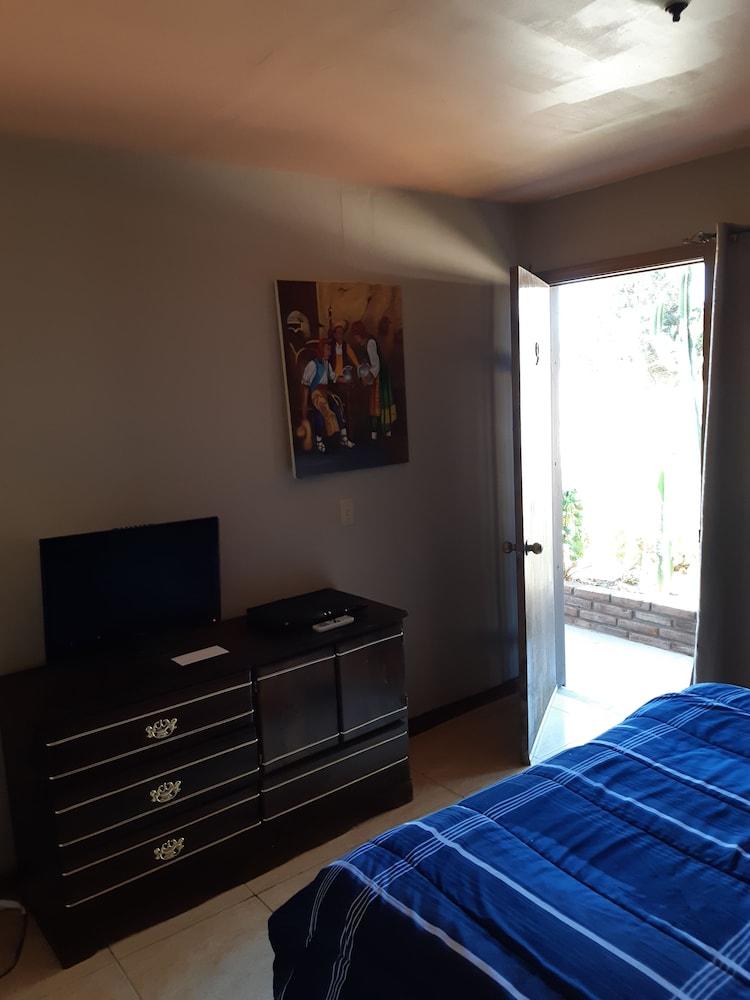 ואלה דה גוואדלופה Hotel Meson Del Vino מראה חיצוני תמונה