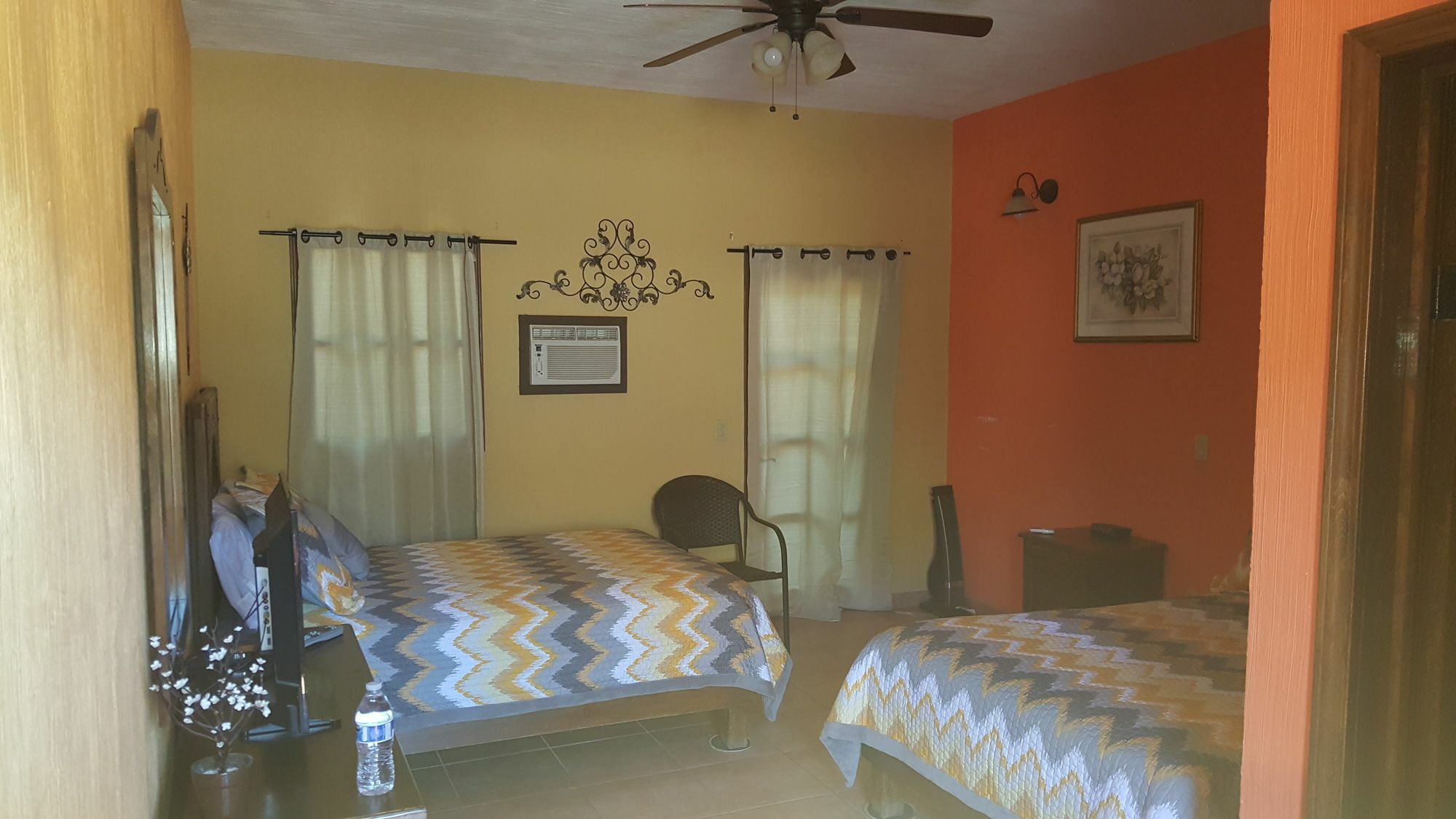 ואלה דה גוואדלופה Hotel Meson Del Vino מראה חיצוני תמונה