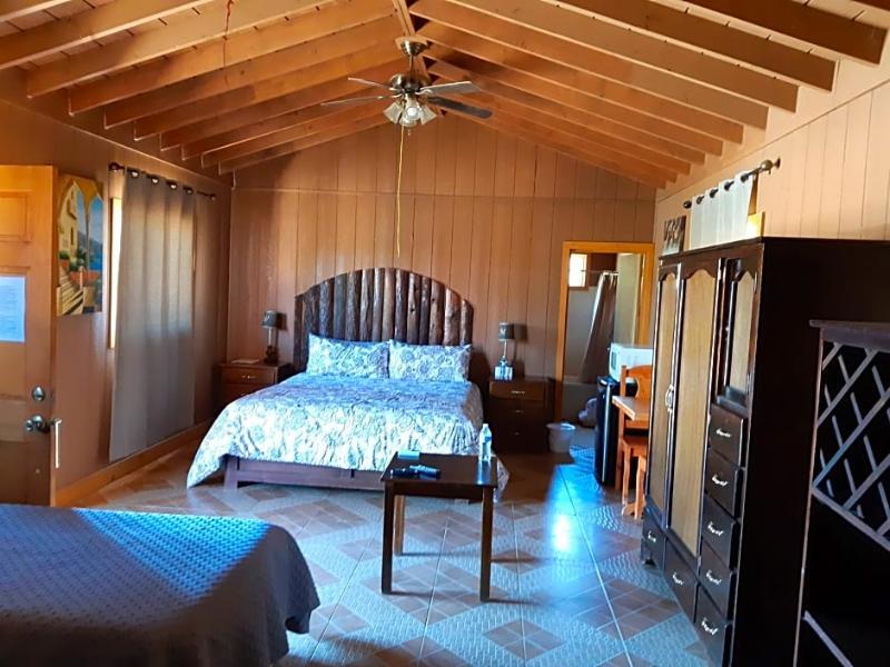ואלה דה גוואדלופה Hotel Meson Del Vino מראה חיצוני תמונה